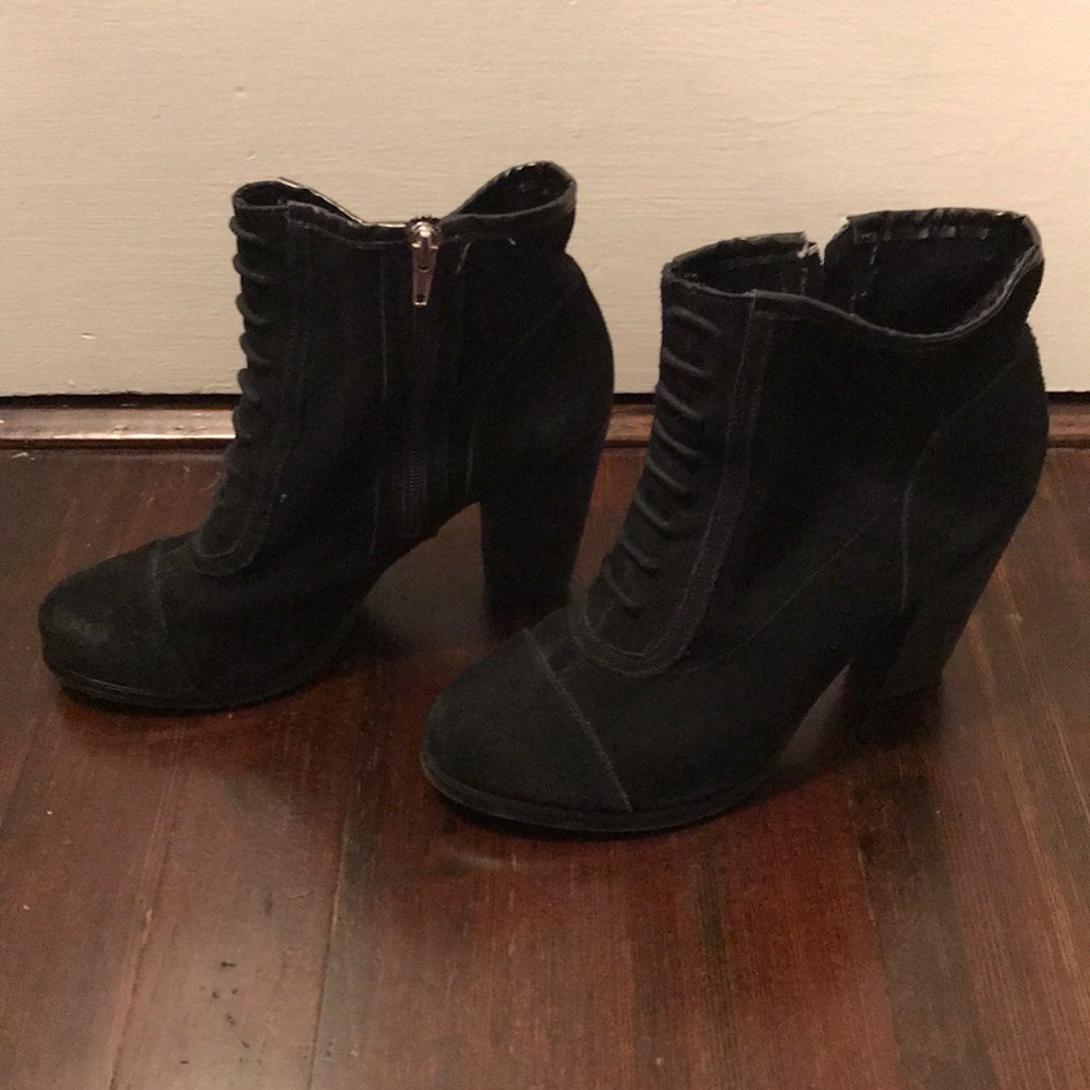 Suede boots